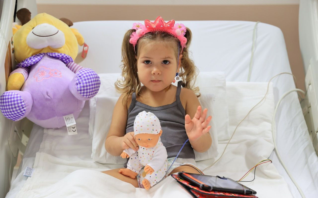 Bakan Koca'dan yaralı depremzedelere ziyaret - Sayfa 11