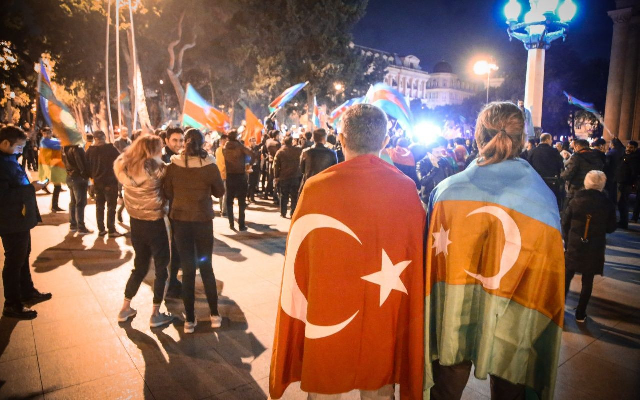Azerbaycan halkı sevinçten uyuyamadı - Sayfa 26