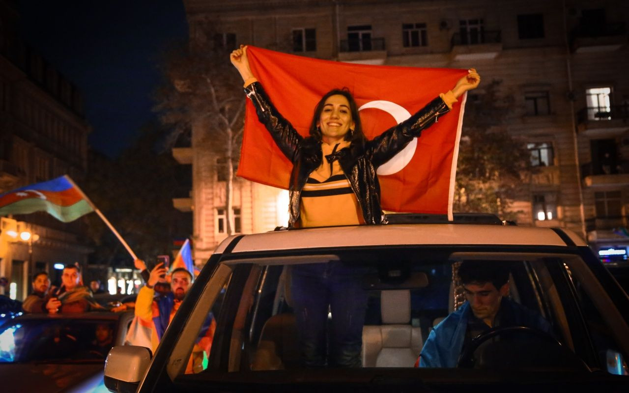 Azerbaycan halkı sevinçten uyuyamadı - Sayfa 20