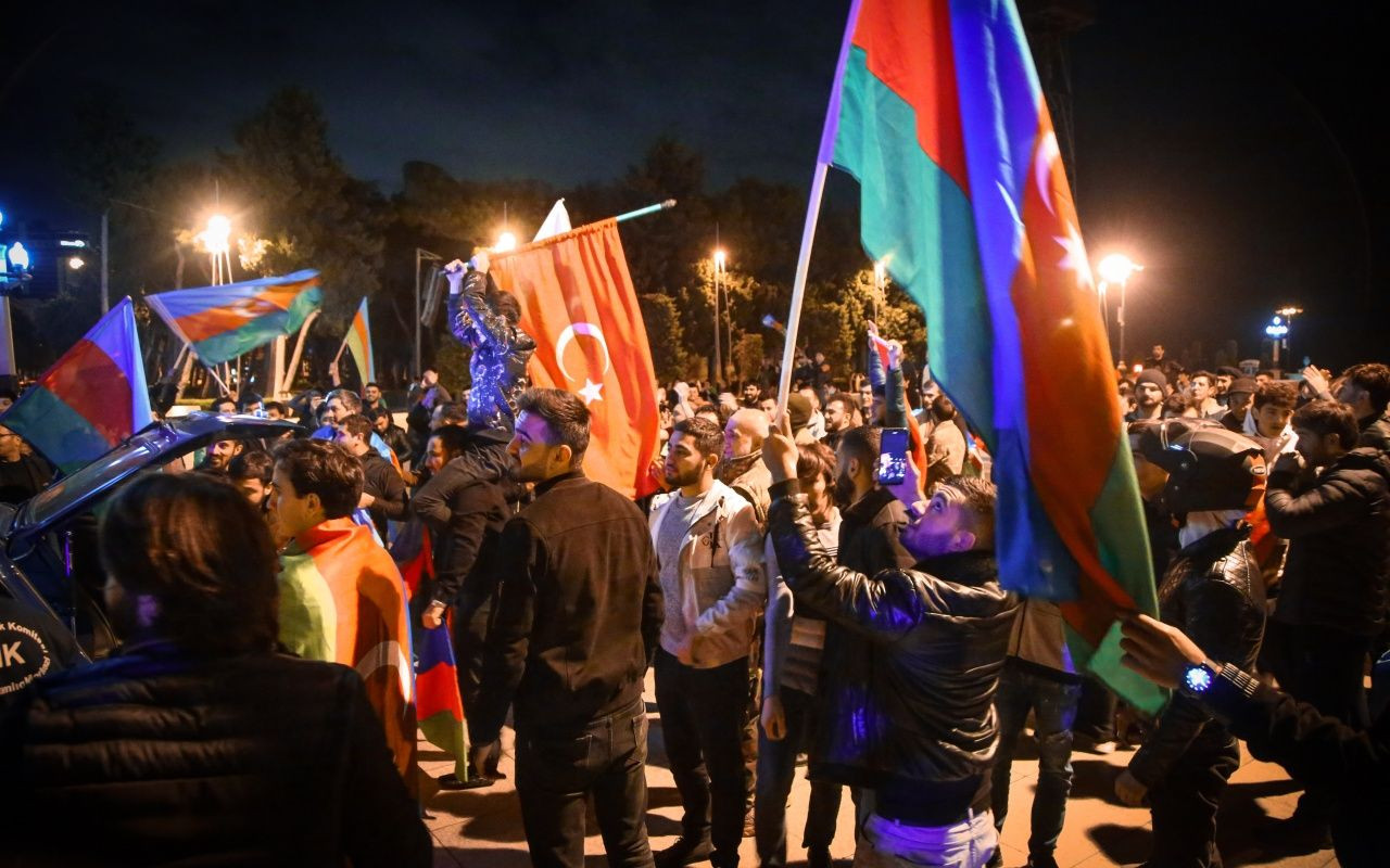 Azerbaycan halkı sevinçten uyuyamadı - Sayfa 32