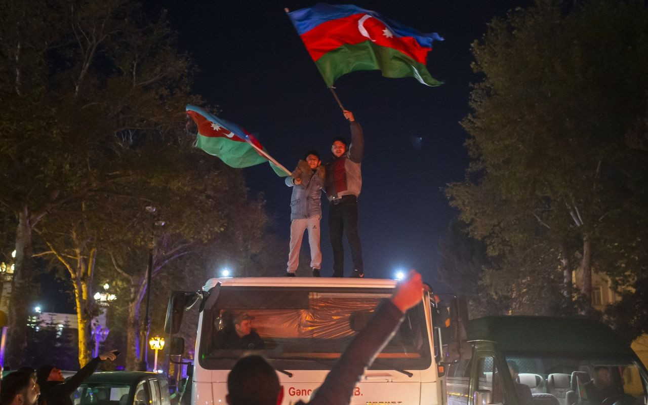 Azerbaycan halkı sevinçten uyuyamadı - Sayfa 18