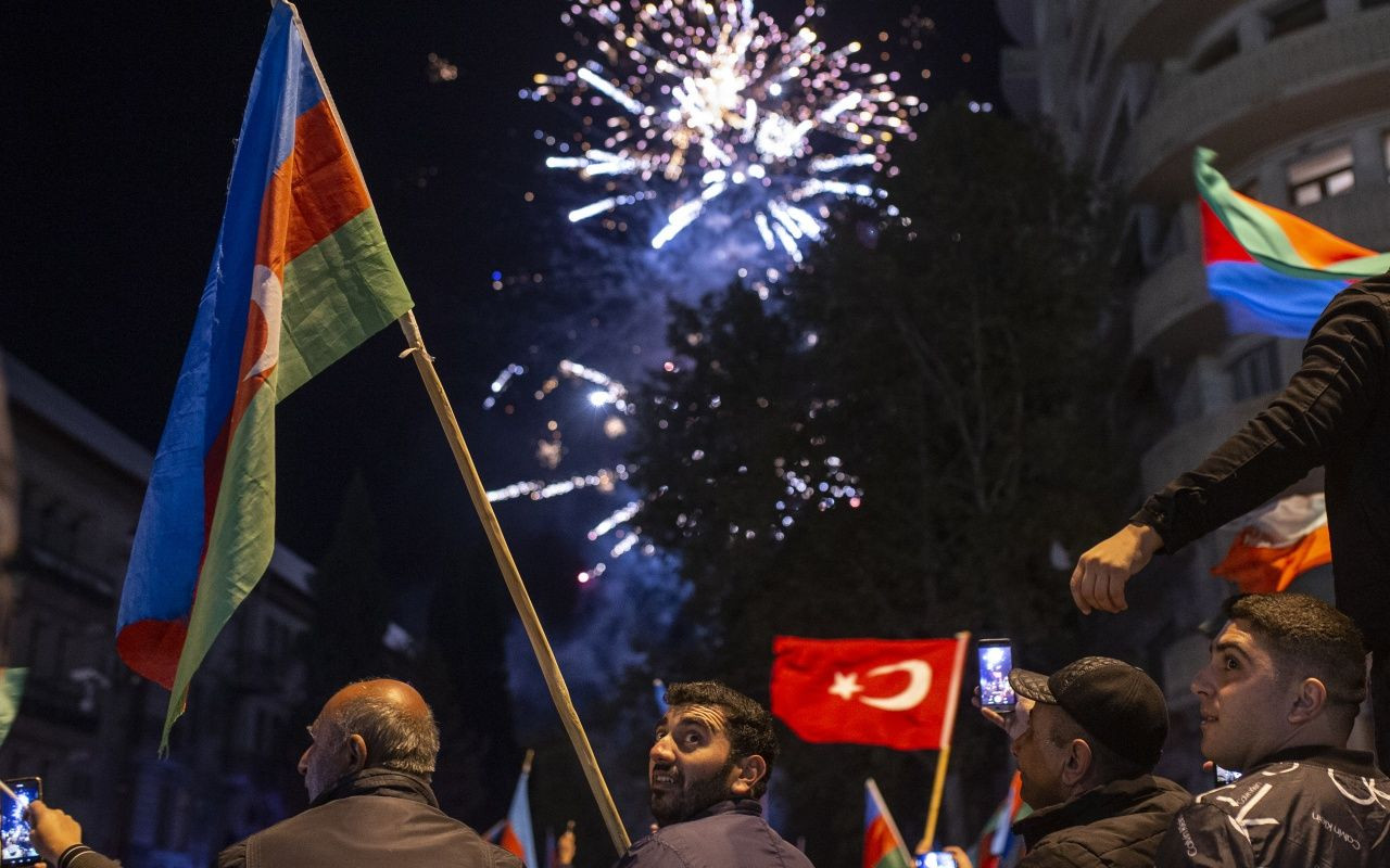 Azerbaycan halkı sevinçten uyuyamadı - Sayfa 13