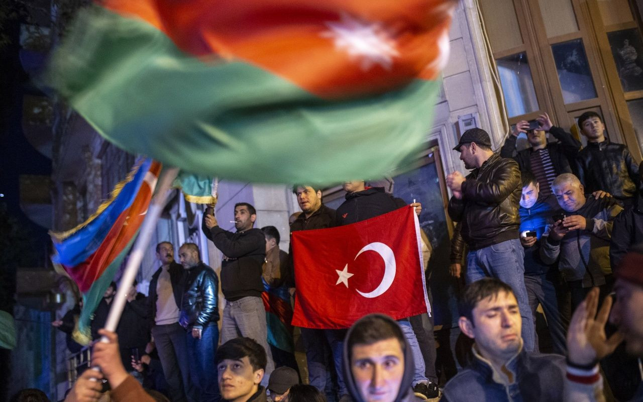 Azerbaycan halkı sevinçten uyuyamadı - Sayfa 17