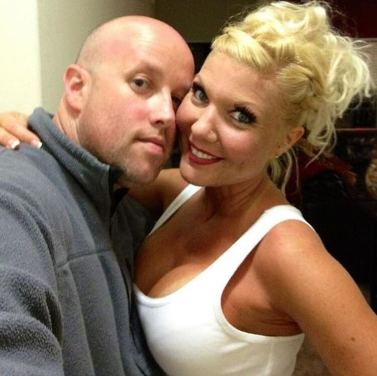 Kamera önünde striptiz yapıyordu... Kocası içki şişesiyle öldürdü! - Sayfa 18