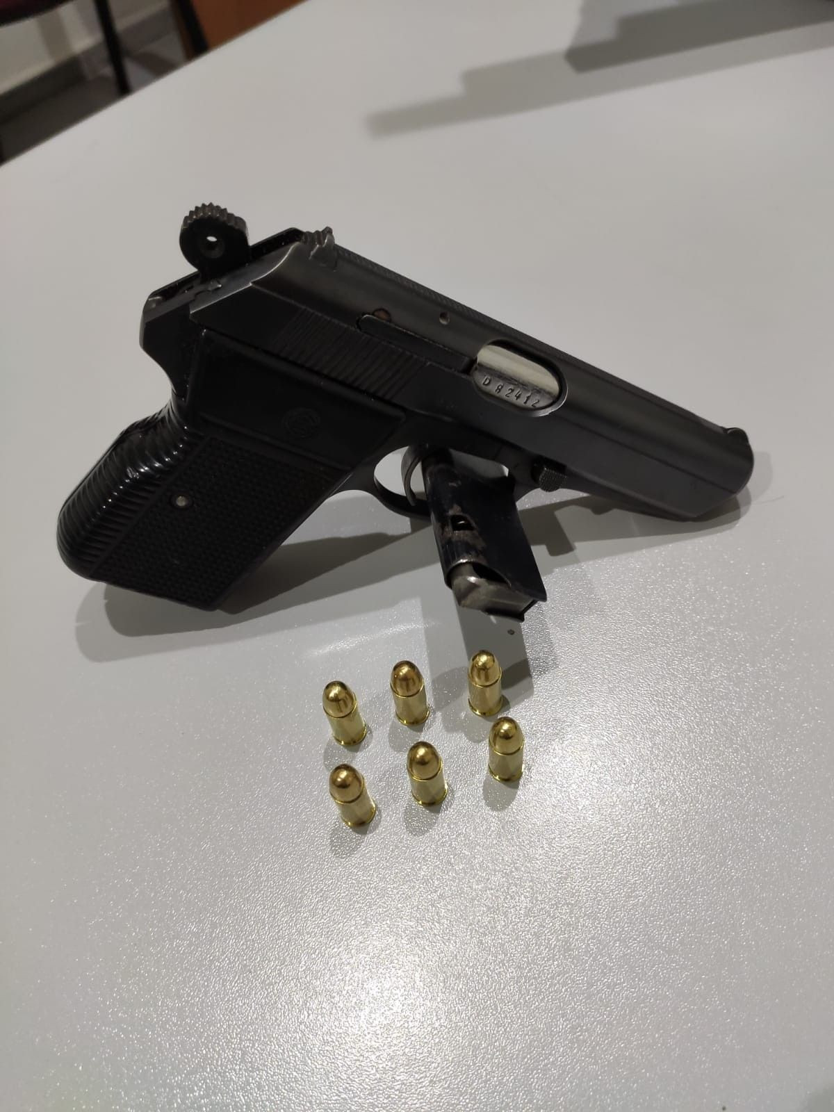 Koltuklardan paravan yapıp eğlendiler - Sayfa 7