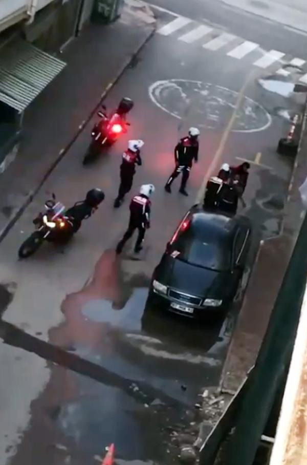 Eski kız arkadaşının evlendiğini öğrenince, yoldaki otomobillerin camını kırdı! - Sayfa 5