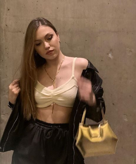 Duygu Özaslan, Can Maxim Mutaf'la verdiği pozları "Seninle karantina" notuyla paylaştı - Sayfa 8