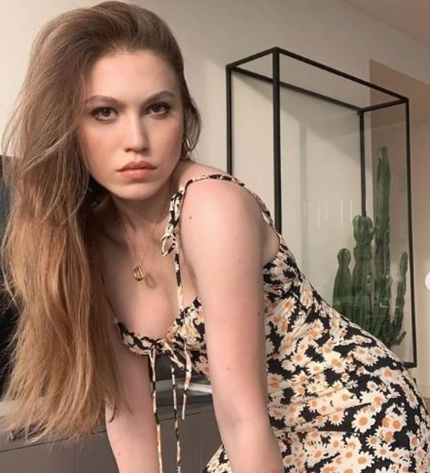 Duygu Özaslan, Can Maxim Mutaf'la verdiği pozları "Seninle karantina" notuyla paylaştı - Sayfa 9