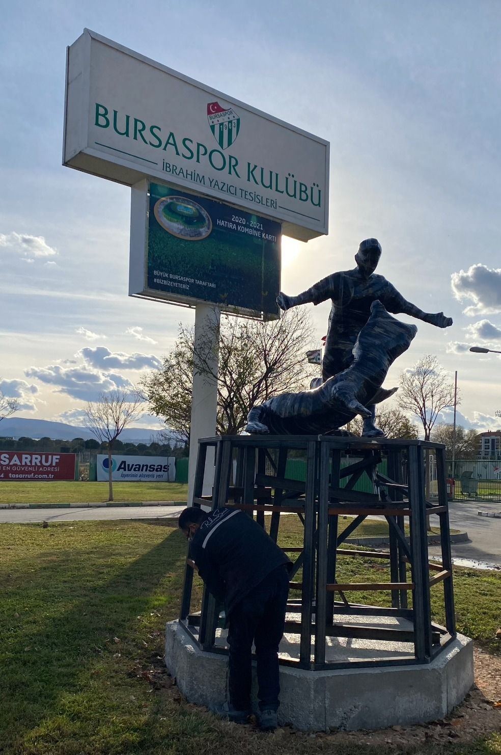 Bursaspor Pablo Martin Batalla'nın Beşiktaş'a attığı golün heykelini dikti - Sayfa 3
