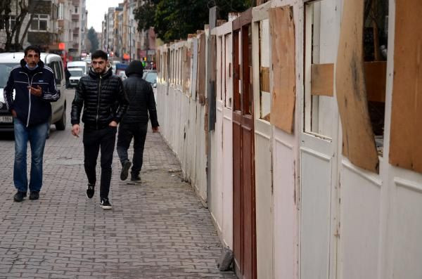 Avcılar’da kentsel dönüşüm klasiği! Yıkımına başlanan binalara kapılı bariyer... - Sayfa 5