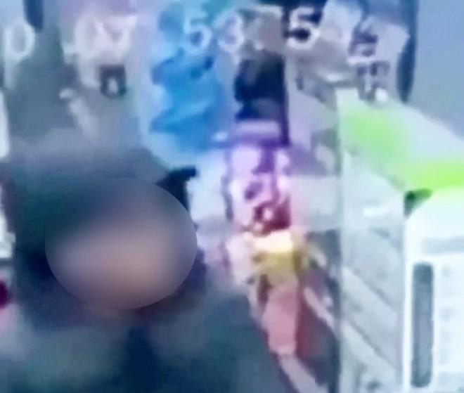 Markette genç kıza cinsel organını gösteren adamı linç ettiler! - Sayfa 7