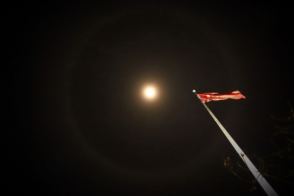 Doğu'da ay halesi çıktı vatandaş telefona sarıldı - Sayfa 12