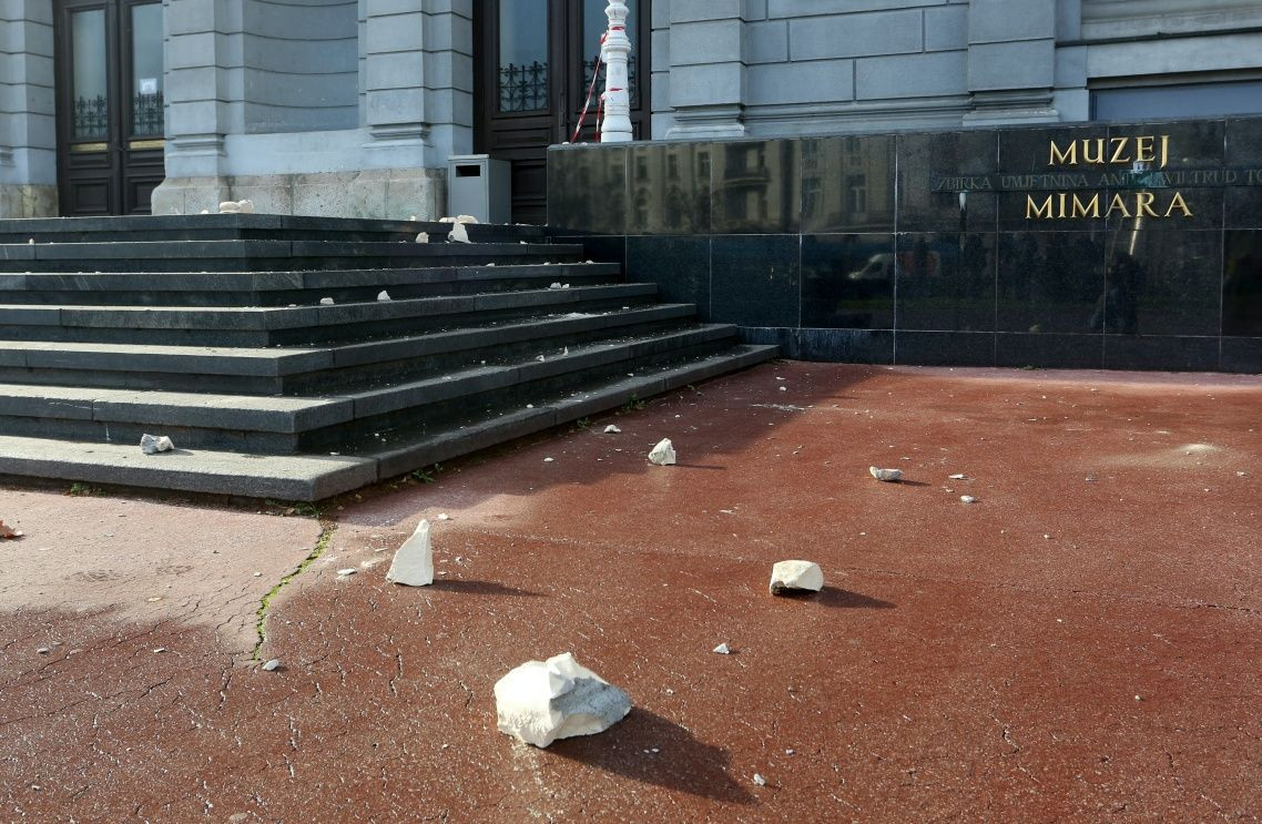 Ülkenin birçok yerinde ağır hasar var... - Sayfa 33