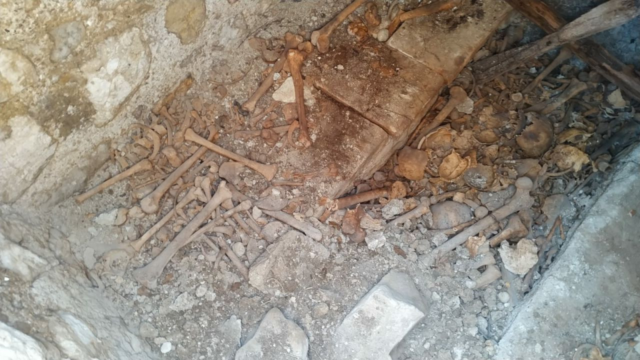 Tarlada 40 insan kafatası ve kemiği bulundu - Sayfa 9