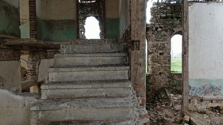 250 yıllık manastır şapeli defineci kazıları nedeniyle yıkıldı! - Sayfa 23