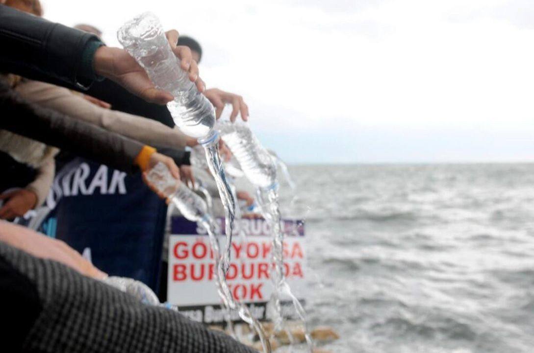 Burdur Gölü'nün suyu çekildi, iskele ortada kaldı! - Sayfa 9