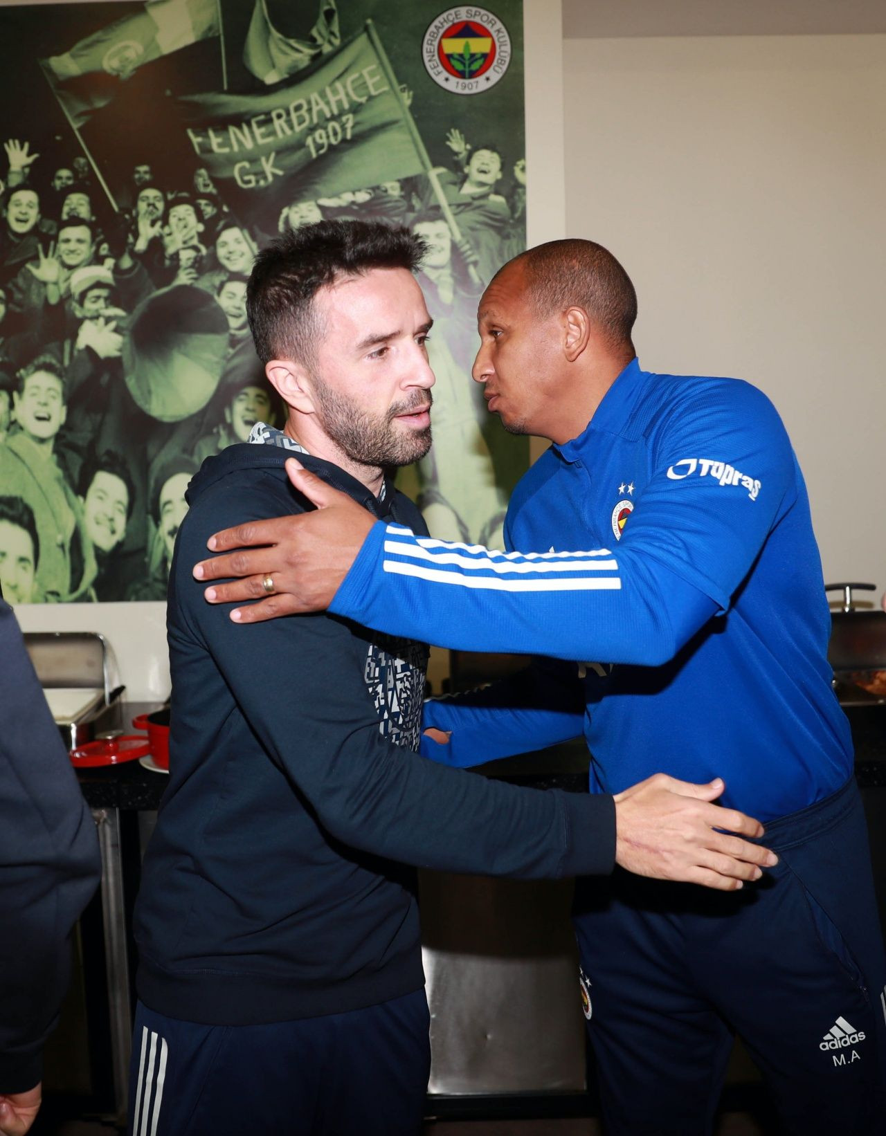 Gökhan Gönül 36 oldu - Sayfa 6