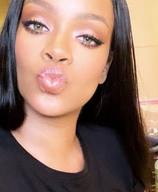 Kendi iç çamaşır markasının tanıtımını yapan Rihanna izleyenleri büyüledi! - Sayfa 15