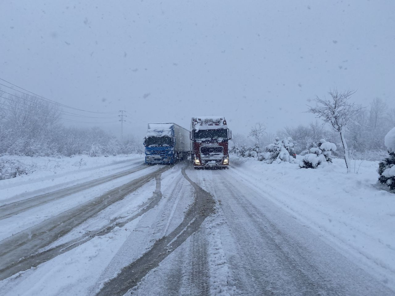TEM Otoyolu kar nedeniyle trafiğe kapandı - Sayfa 6