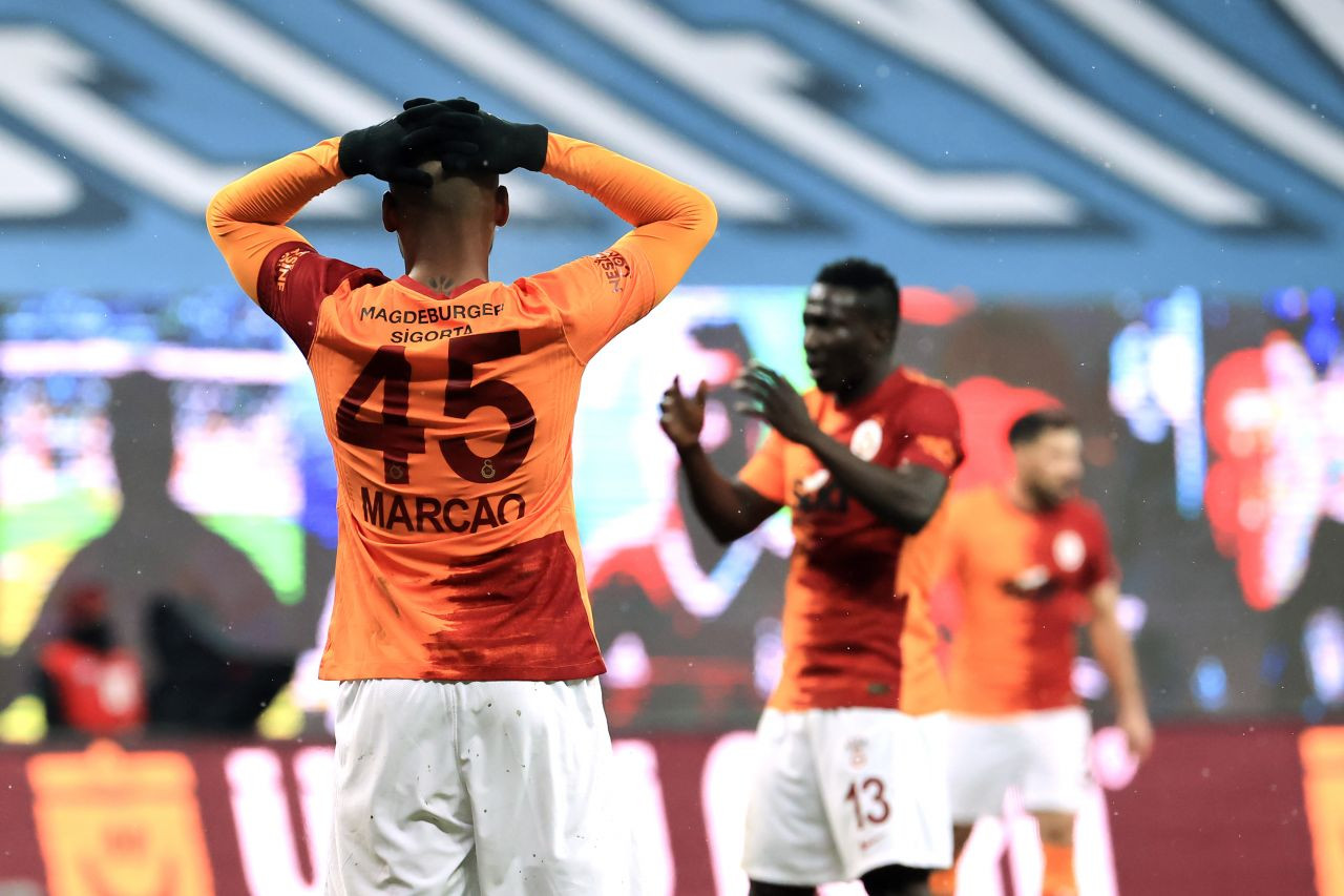 Spor yazarları derbiyi değerlendirdi - Sayfa 21