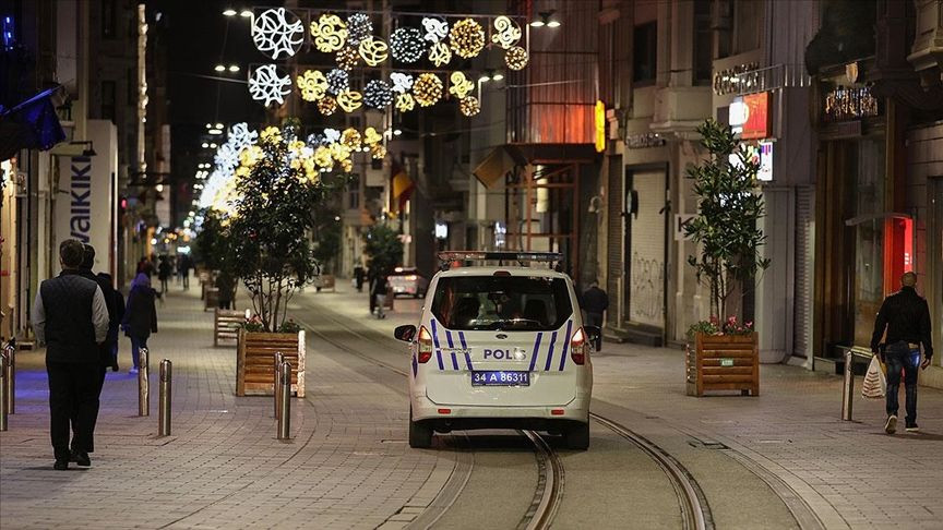 Sokağa çıkma kısıtlaması başladı - Sayfa 14