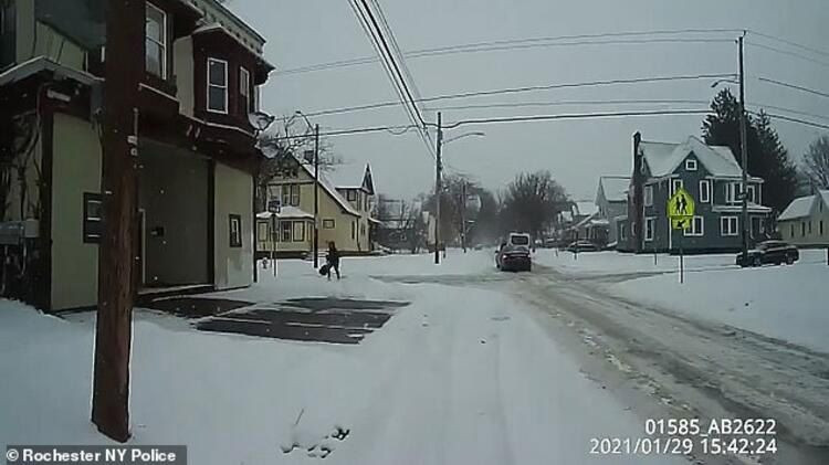ABD'de polis 9 yaşında kız çocuğuna biber gazı sıktı! - Sayfa 7