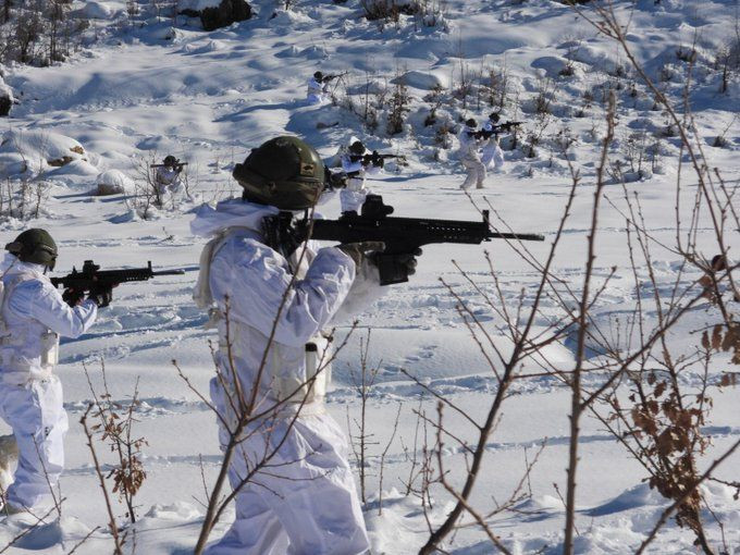 PKK'nın gizli toplantı merkezi dahil 50 hedef vuruldu - Sayfa 12