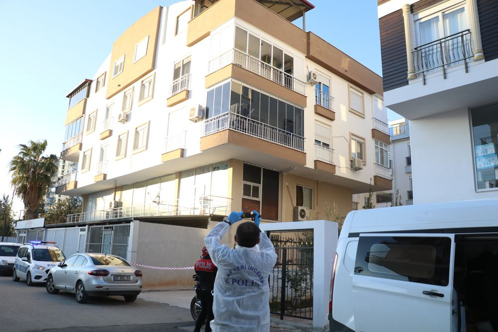 Doktor önce eşini öldürdü aynı silahla intihar etti! - Sayfa 6