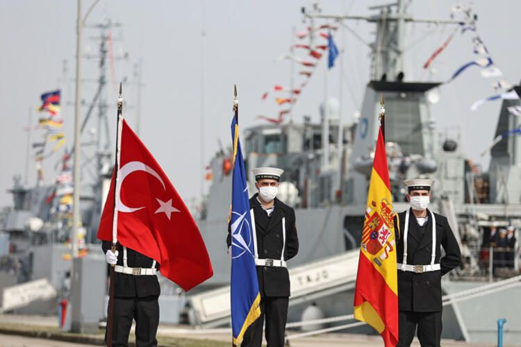 Akdeniz ve Karadeniz'de komuta Türkiye'de - Sayfa 10