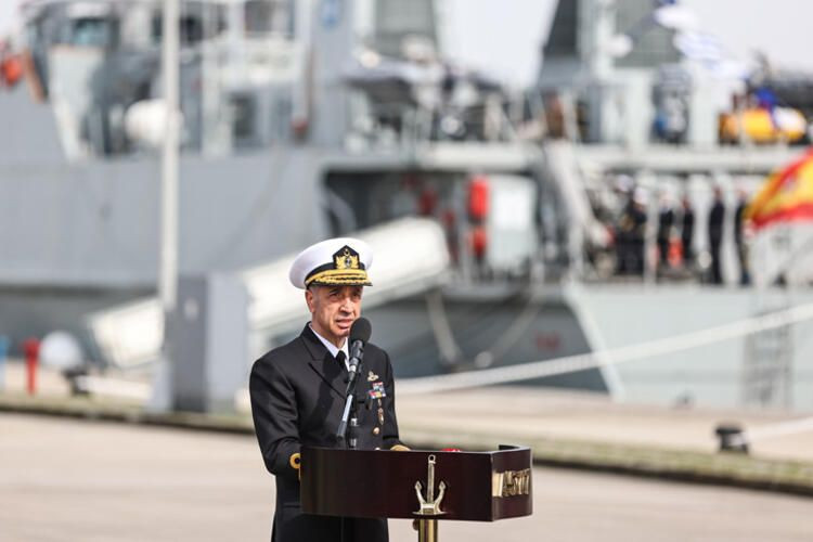 Akdeniz ve Karadeniz'de komuta Türkiye'de - Sayfa 18