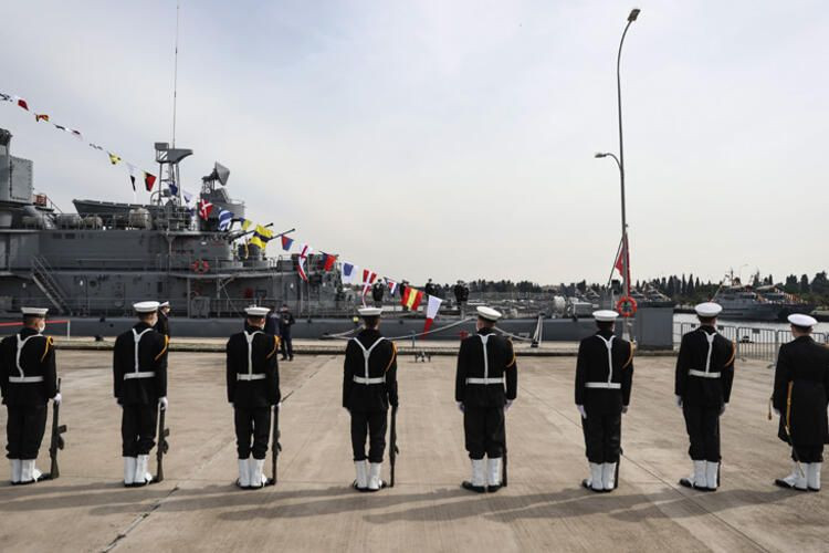 Akdeniz ve Karadeniz'de komuta Türkiye'de - Sayfa 7