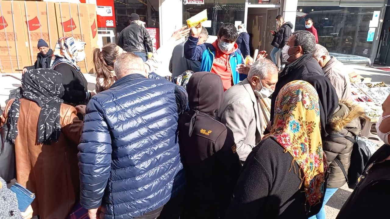 Ücretsiz maskeyi duyan koştu: İzdiham yaşandı - Sayfa 3