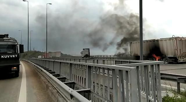 TIR'ın dorsesinde çıkan yangını TOMA söndürdü - Sayfa 5