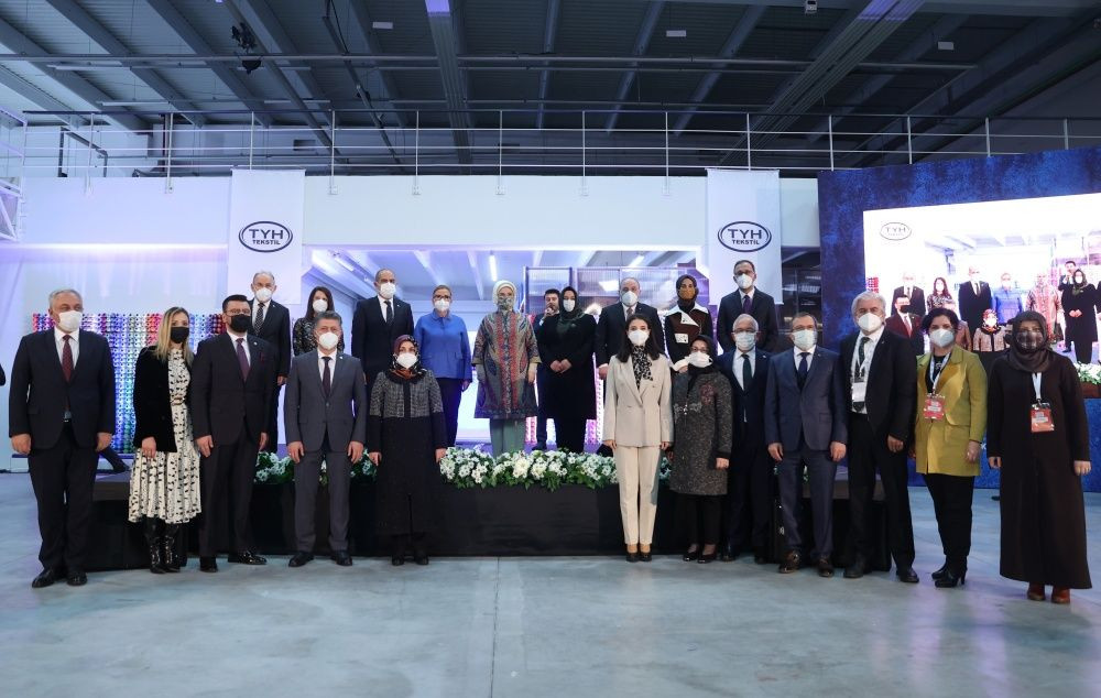 Emine Erdoğan tekstil fabrikasını ziyaret edip dikiş dikti - Sayfa 5
