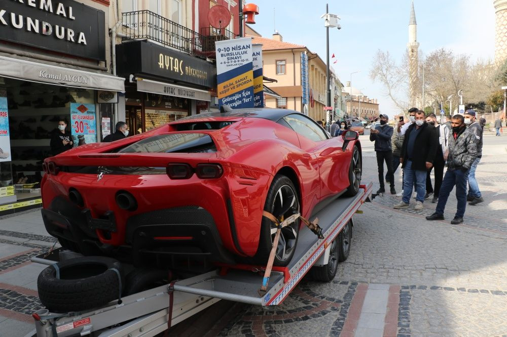 Kırmızı Ferrari Edirne'yi karıştırdı! - Sayfa 10