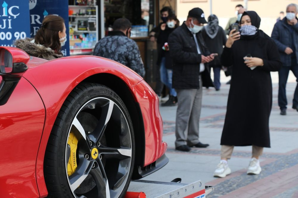 Kırmızı Ferrari Edirne'yi karıştırdı! - Sayfa 11