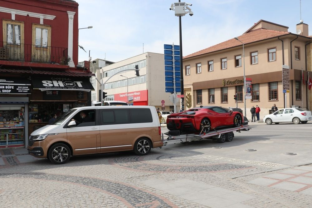 Kırmızı Ferrari Edirne'yi karıştırdı! - Sayfa 14