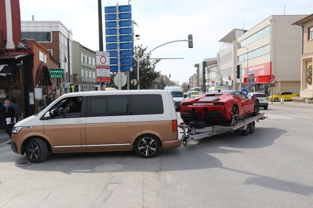 Kırmızı Ferrari Edirne'yi karıştırdı! - Sayfa 15
