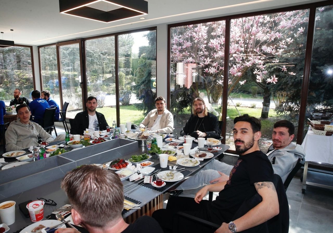 Fenerbahçe yönetiminden takıma barbekü partisi - Sayfa 5