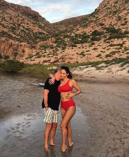 Ünlü yapımcının 34 yaş küçük eşinden sütyenli bornozlu paylaşım! - Sayfa 9