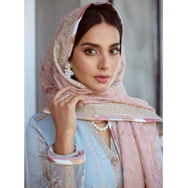 Ünlü oyuncu Ayça Ayşin Turan, Pakistanlı 'kadın' oyuncu ile evlendirildi! - Sayfa 6