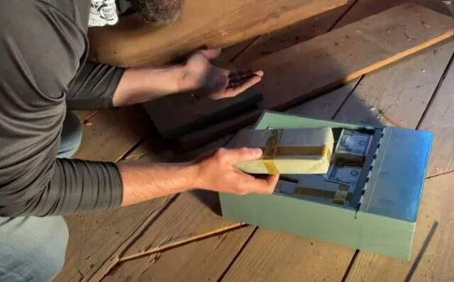 Böylesi görülmedi! Oturdukları evin parkelerinden hazine çıktı... - Sayfa 5