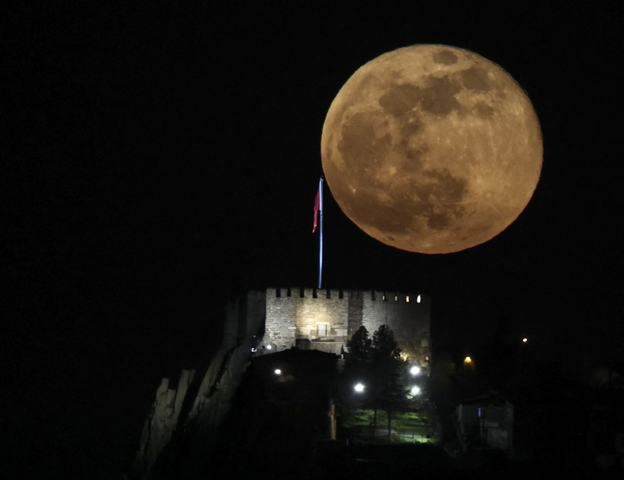 Yılın ilk Süper Ay'ı böyle görüntülendi - Sayfa 7