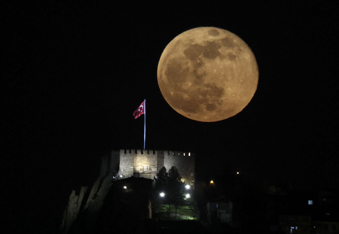 Yılın ilk Süper Ay'ı böyle görüntülendi - Sayfa 8