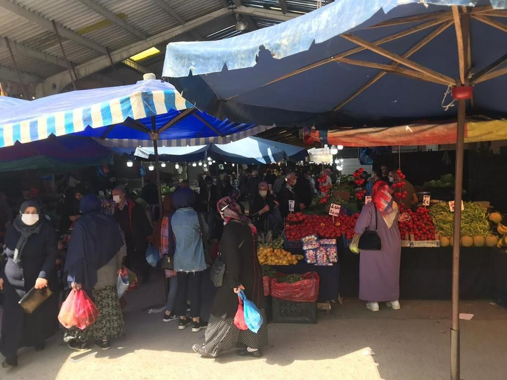 Kapanma öncesi pazara koştular, sosyal mesafeyi unuttular - Sayfa 13