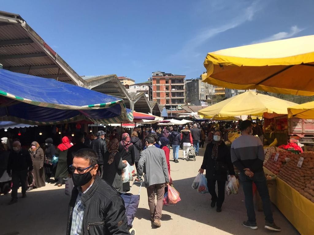 Kapanma öncesi pazara koştular, sosyal mesafeyi unuttular - Sayfa 14