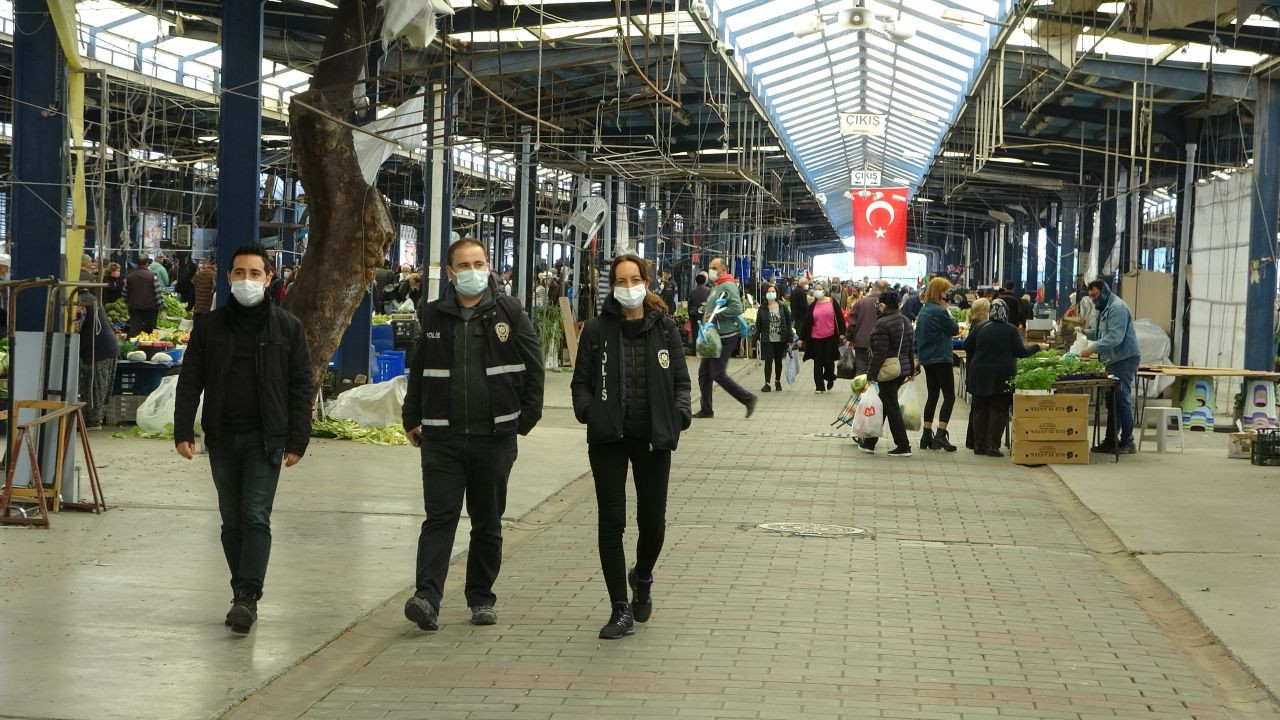 Kapanma öncesi pazara koştular, sosyal mesafeyi unuttular - Sayfa 9