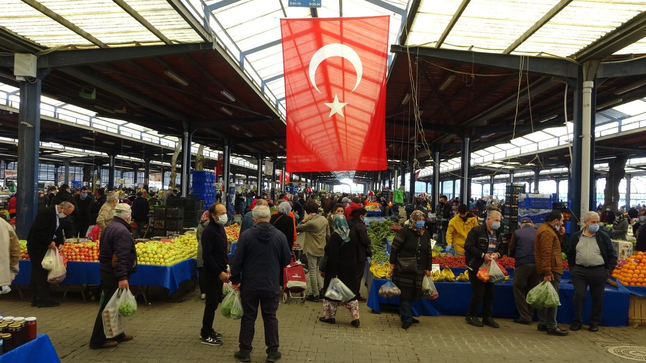 Kapanma öncesi pazara koştular, sosyal mesafeyi unuttular - Sayfa 10