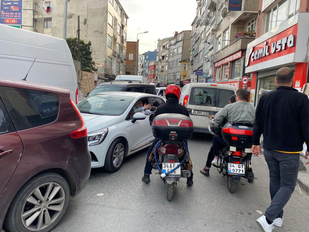 İstanbul trafiği tamamen kilitlendi - Sayfa 16