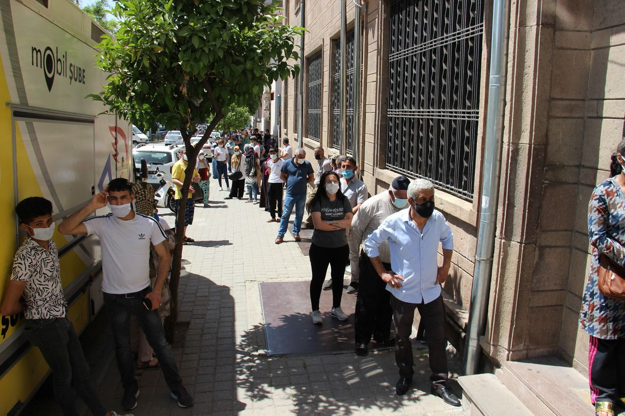PTT önünde korkutan yoğunluk - Sayfa 7